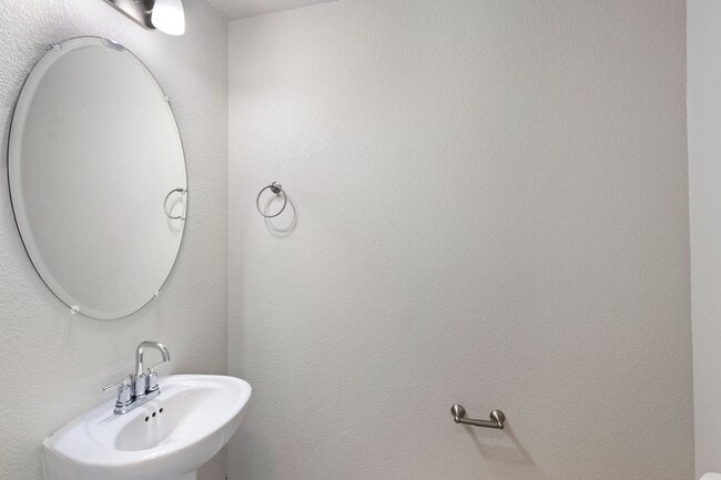 Building Photo - Beautiful 3-bedroom, 3-bathroom townhome located in Lorson Ranch!!
