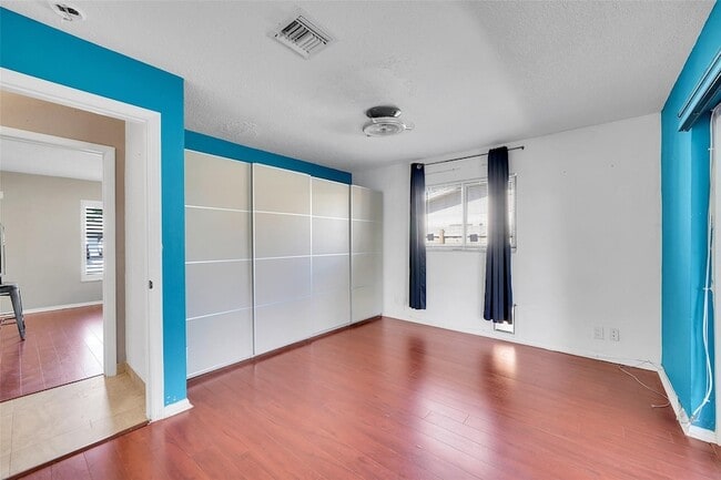 Building Photo - 1736 NW 38th St