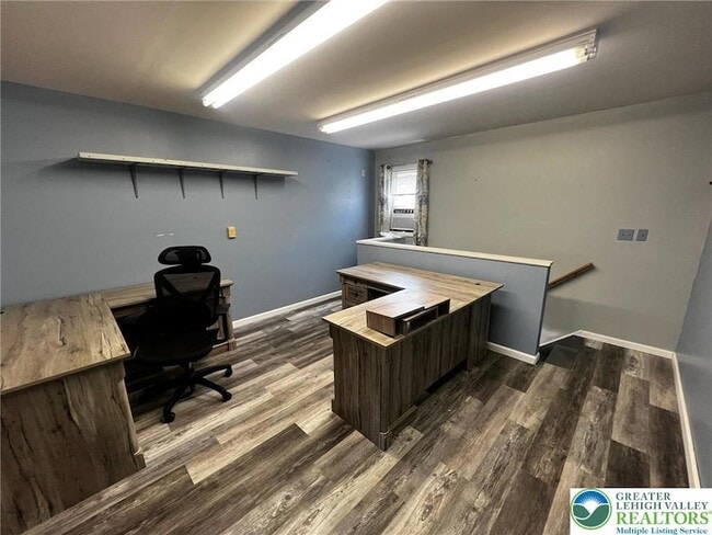 Building Photo - 37 E Evergreen St