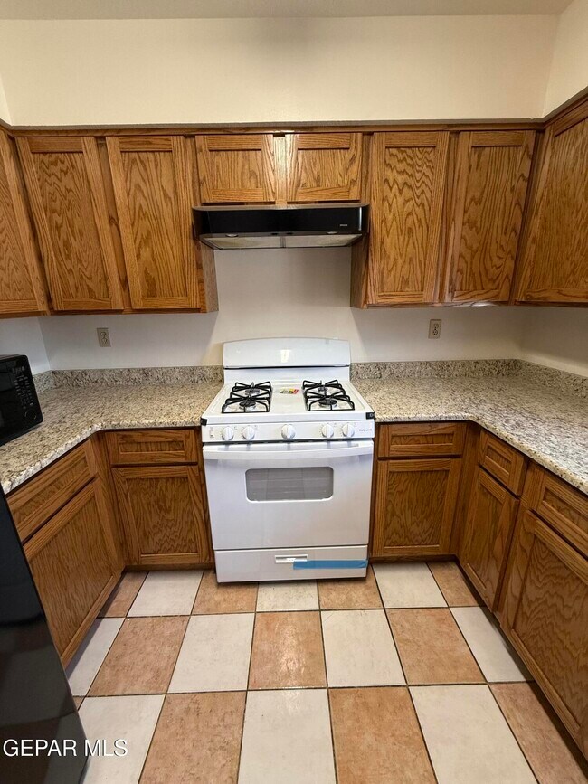 Building Photo - 8403 Villanova Dr