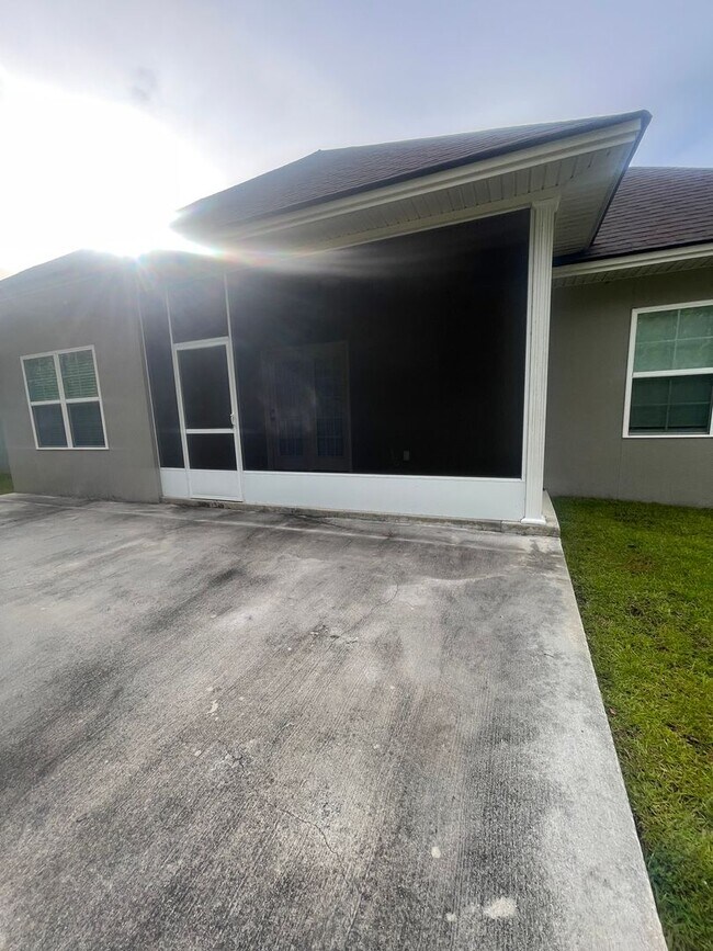 Building Photo - 24 Port Richey Way