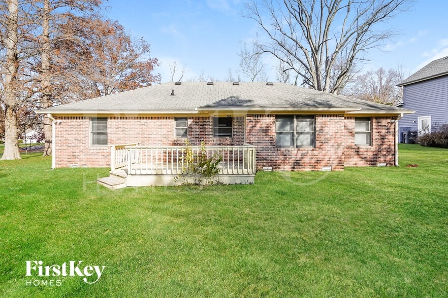 Building Photo - 873 E Cragmont Dr