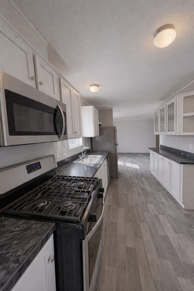 Building Photo - 248 Laurel Leah