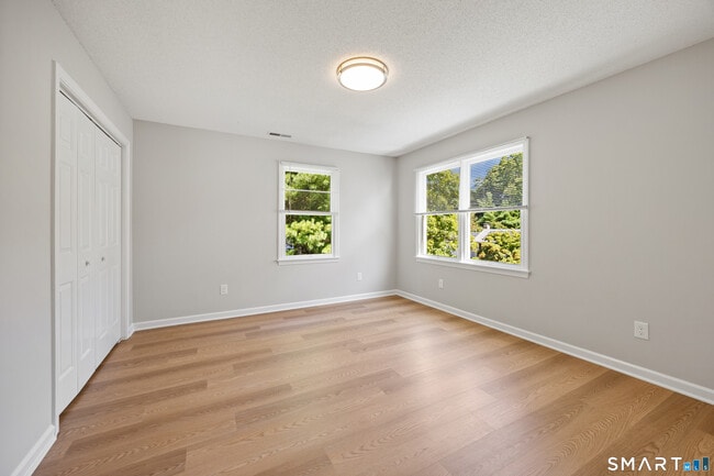 Building Photo - 387 Mixville Rd