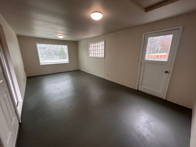 Building Photo - Beautiful 3 Bed, 2 Bath House Near Manito Park on South Hill!