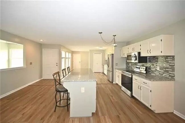 Building Photo - 1102 Hampton Dr