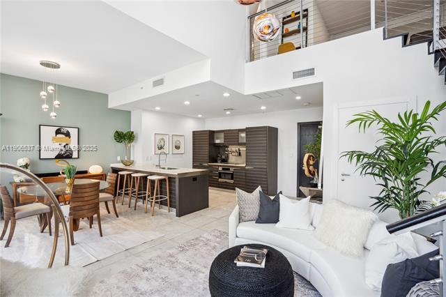 Building Photo - 200 Biscayne Blvd Way