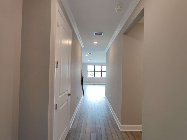 Building Photo - 6211 Baywood Ct