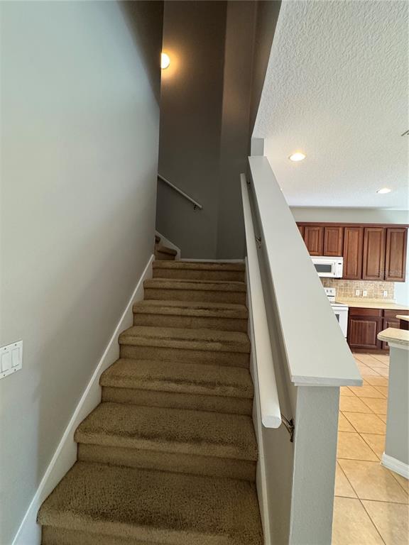 Building Photo - 559 Hiawatha Palm Pl