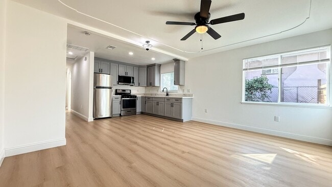 Building Photo - 212 N 17th St