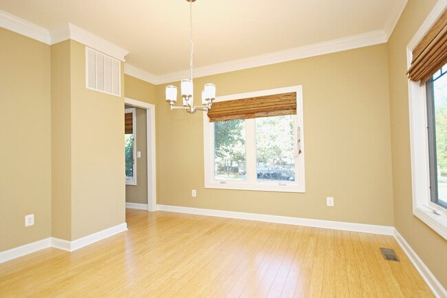 Building Photo - Spacious Downtown Home Convenient to UVA Medical Center