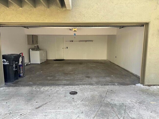 Building Photo - 3324 Caminito Eastbluff