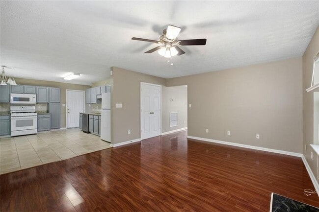 Building Photo - 800 Revena Dr