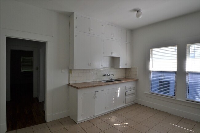 Building Photo - 1517 Bonnie Brae St