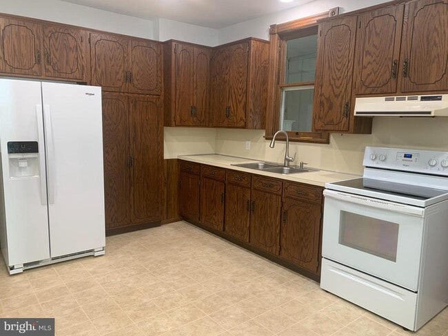 Building Photo - 305 W North St