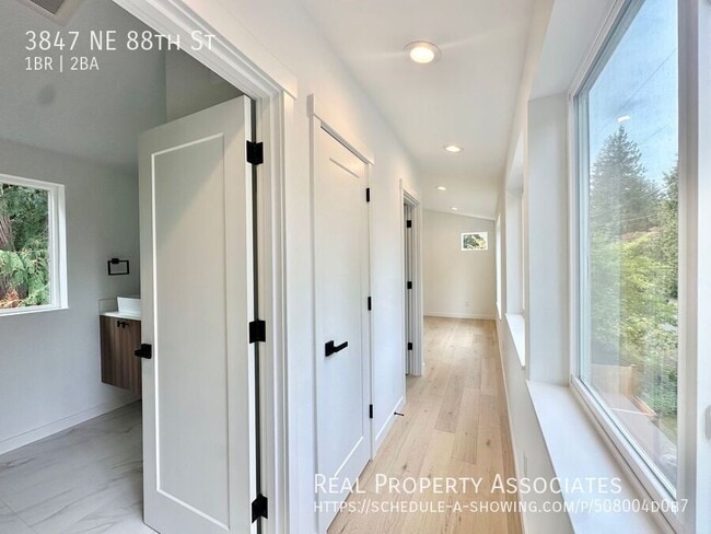 Building Photo - 3847 NE 88th St