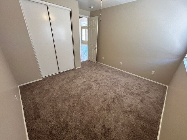 Building Photo - Spacious single story Peoria stunner w/New...