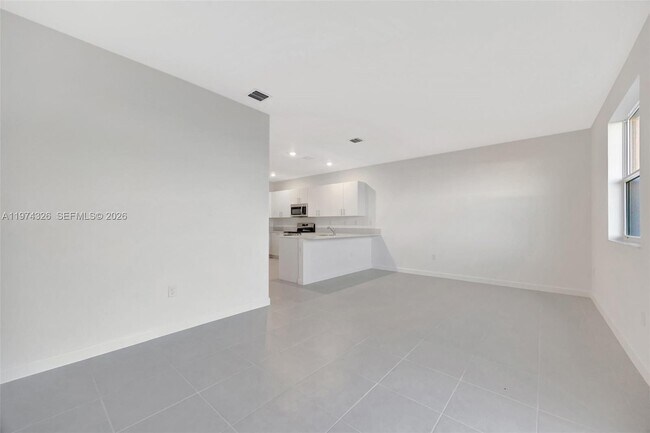 Building Photo - 2574 SE 25th Ct