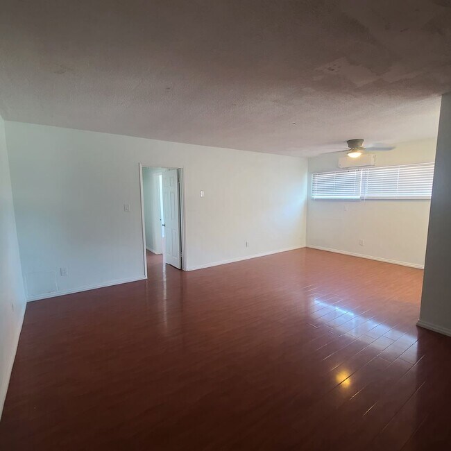 Interior Photo - Harvard Boulevard