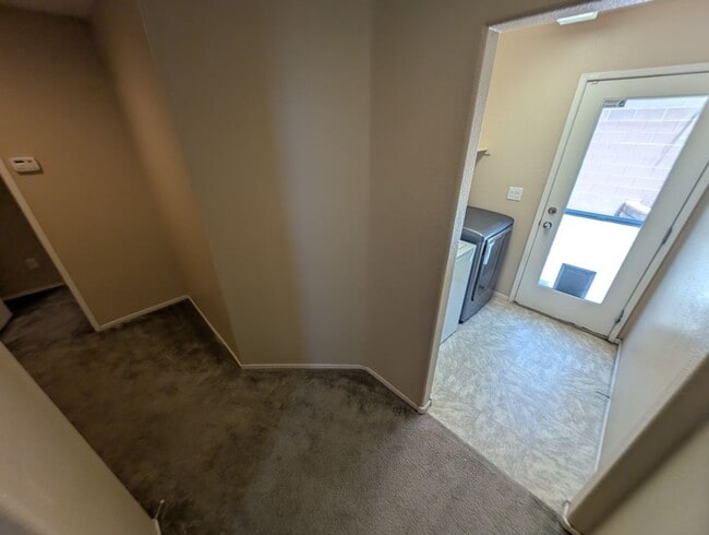 Building Photo - 10544 Headwind Ave