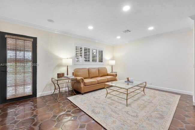 Building Photo - 226 Chilean Ave