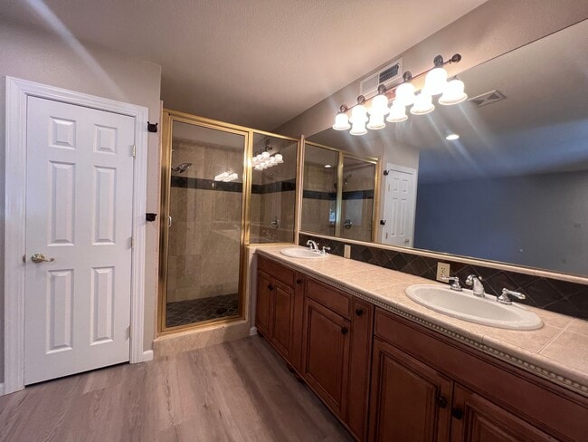 Building Photo - Spacious Split-Level! 4-Bedroom, 3.5-Bath ...