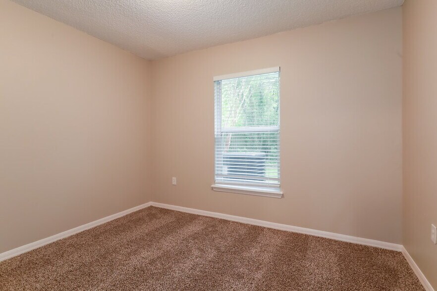 Building Photo - 2668 Lantana Lakes Dr W