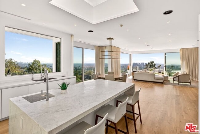 Building Photo - 9894 Beverly Grove Dr