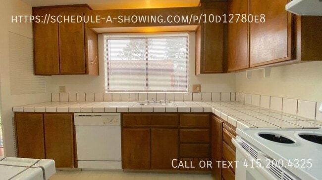 Building Photo - 611 Sage Ct