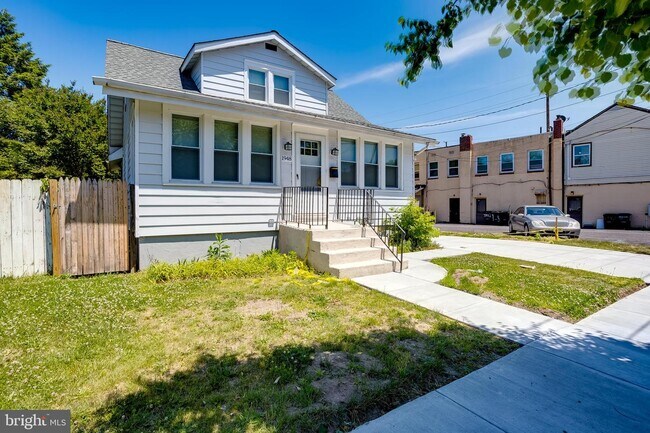 Building Photo - 1948 Lexington Ave