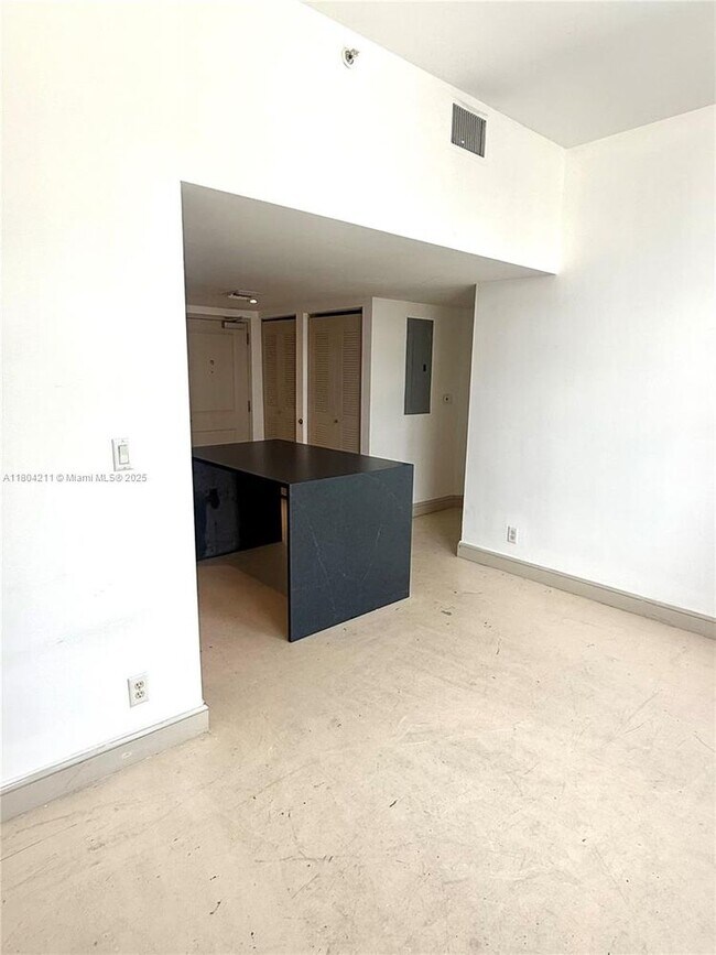 Building Photo - 111 E Flagler St