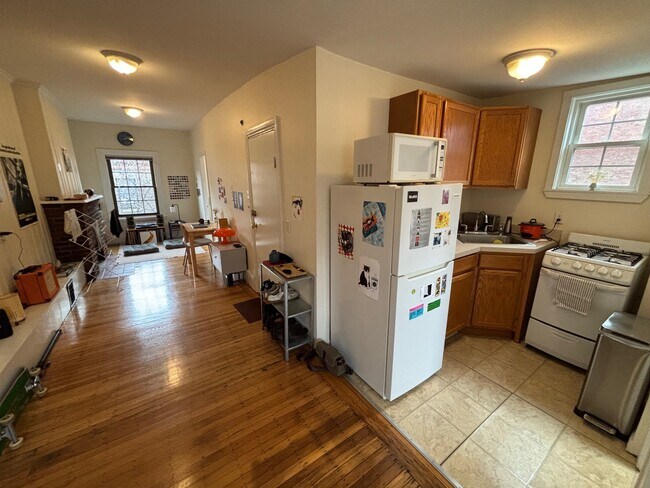 Primary Photo - 43 S Russell St