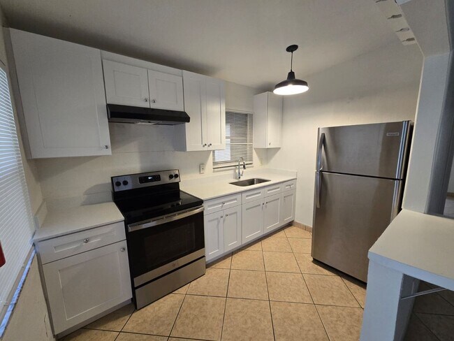 Building Photo - Charming corner lot home in Palm Beach County - 2 Bedroom 1 Bathroom