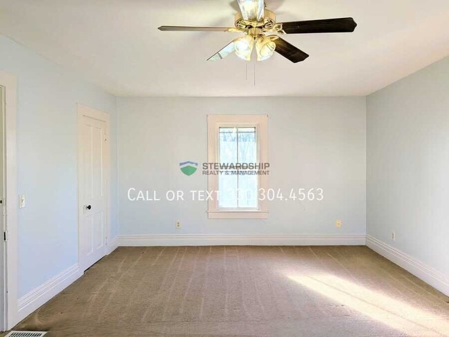 Building Photo - 409 2nd St NE