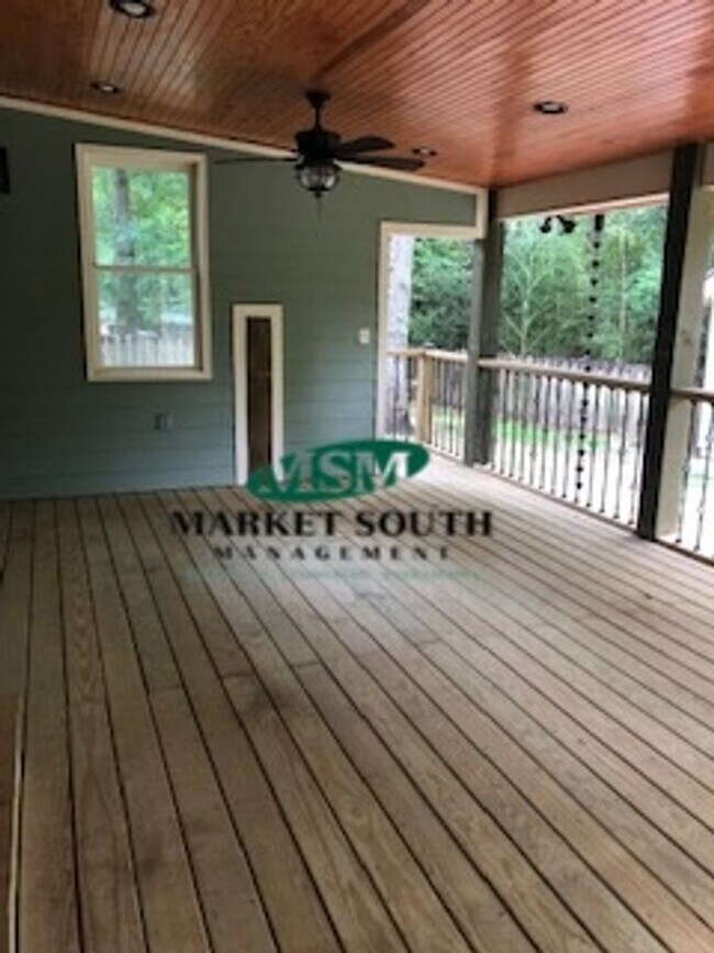 Building Photo - SOUTHBRIDGE BEAUTY- AVAILABLE NOW!