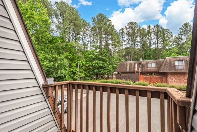 Building Photo - Condo in Chapel Hill - short term option!