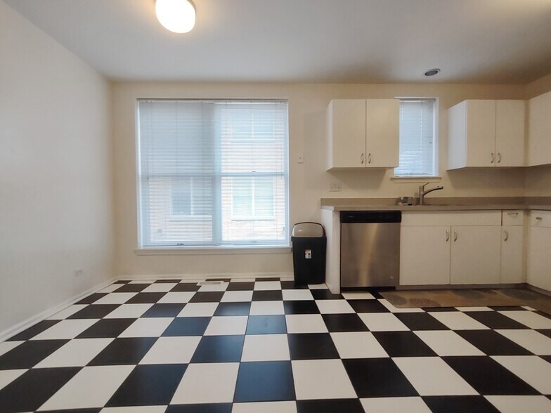 Building Photo - 7241 Franklin St