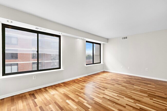 Building Photo - 700 1st St