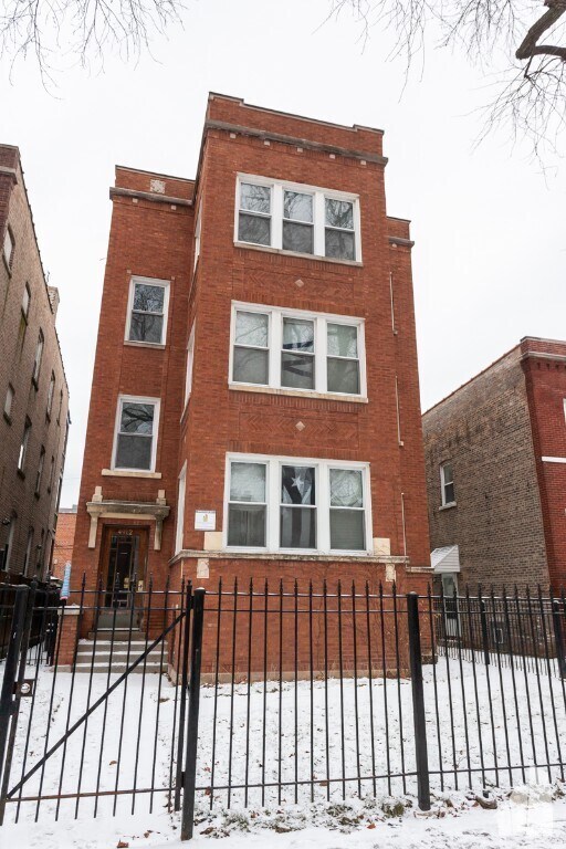 Building Photo - 4912 N Troy St