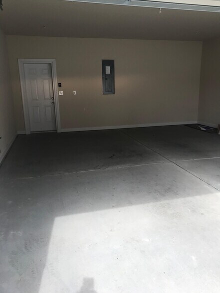 2 car garage - 15403 Barossa Valley St