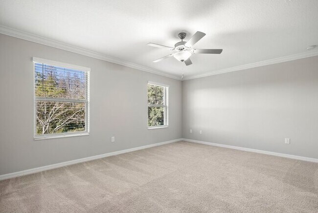 Building Photo - LIKE NEW Townhome in Willow Square!