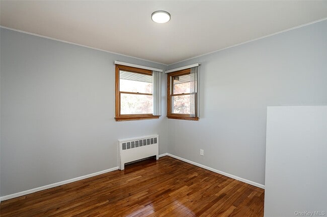 Building Photo - 91 Birchwood Park Dr