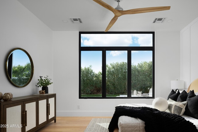 Building Photo - 4120 N 44th Pl