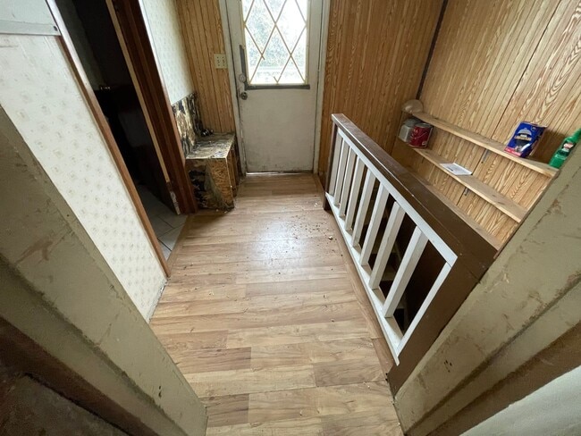 Building Photo - Exit 350 Acreage between Sioux Falls and Mitchell- 4 bedroom house