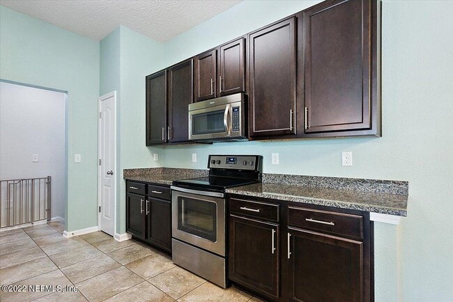 Building Photo - 213 Larkin Pl