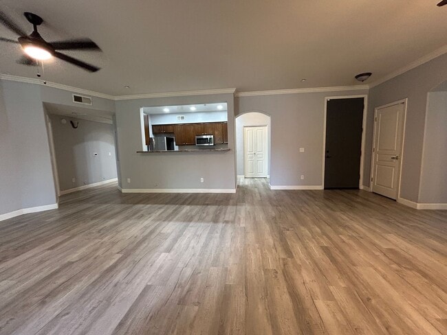 Building Photo - 955 E Knox Rd