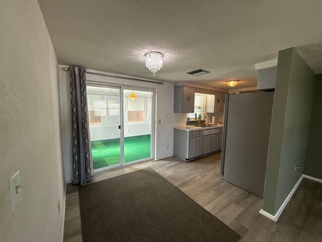 Building Photo - Beautiful 2 bedroom home with fenced in backyard