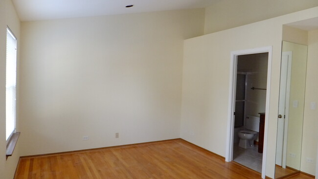 Building Photo - 367 Hunterdon Ct
