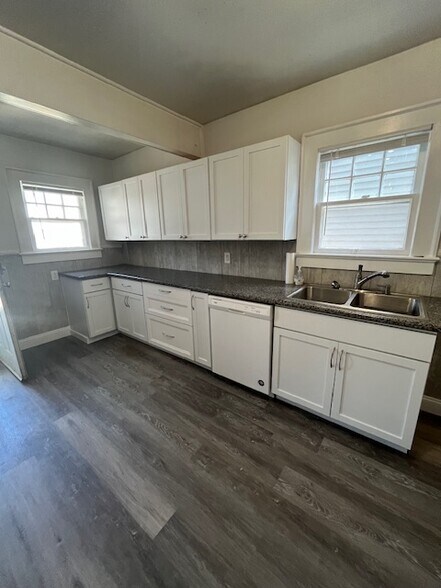 Kitchen - 1212 W Carson St