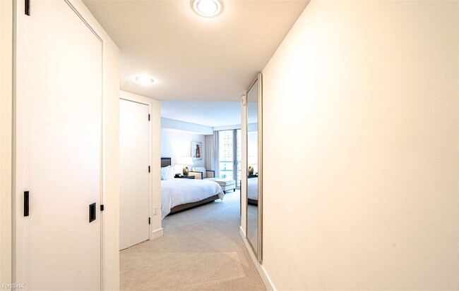 Building Photo - Studio, 1 bath Condo - 223 Saratoga Road T...